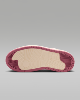 Nike.comにおけるエア ジョーダン 1 トリプルスタック ウィメンズ